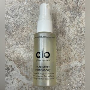 ALO Yoga Glow System Spray - White and Clear